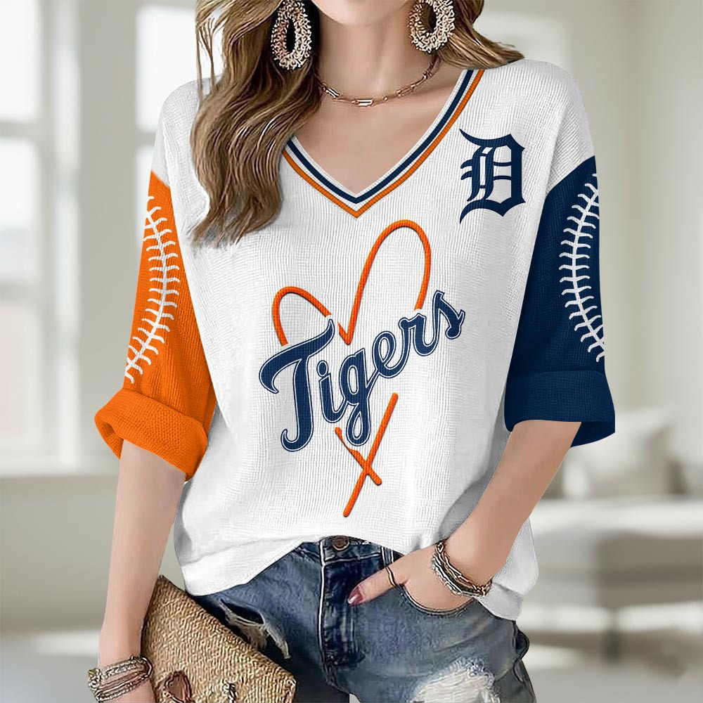 Detroit Tigers Merch V-Neck Long Sleeve Shirt Tigers Gameday Clothes Gifts For Mom 1 - Unicasport Detroit Tigers Merch V-Neck Long Sleeve Shirt Tigers Gameday Clothes Gifts For Mom
